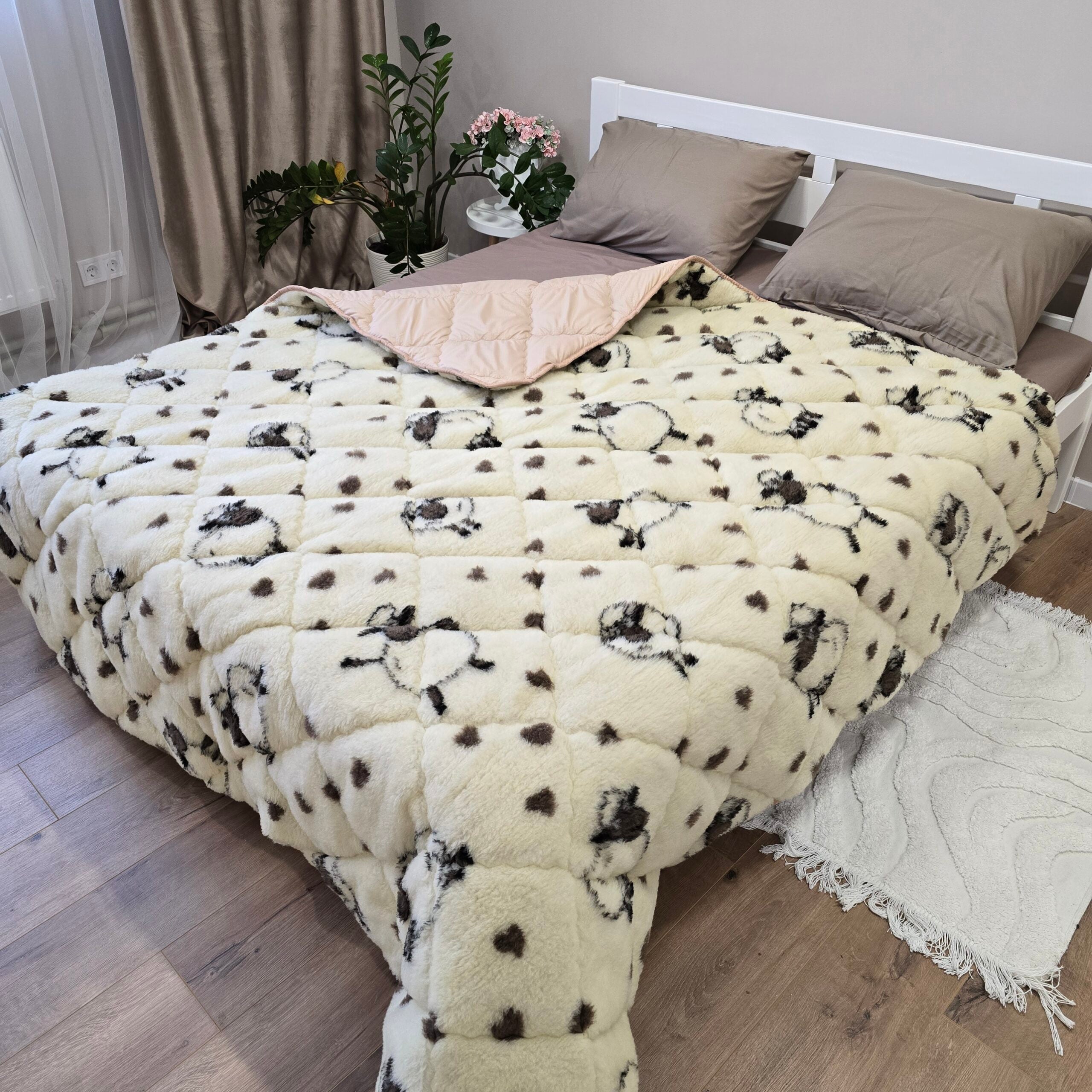 Тепла та м'яка – зимова ковдра з баранцями