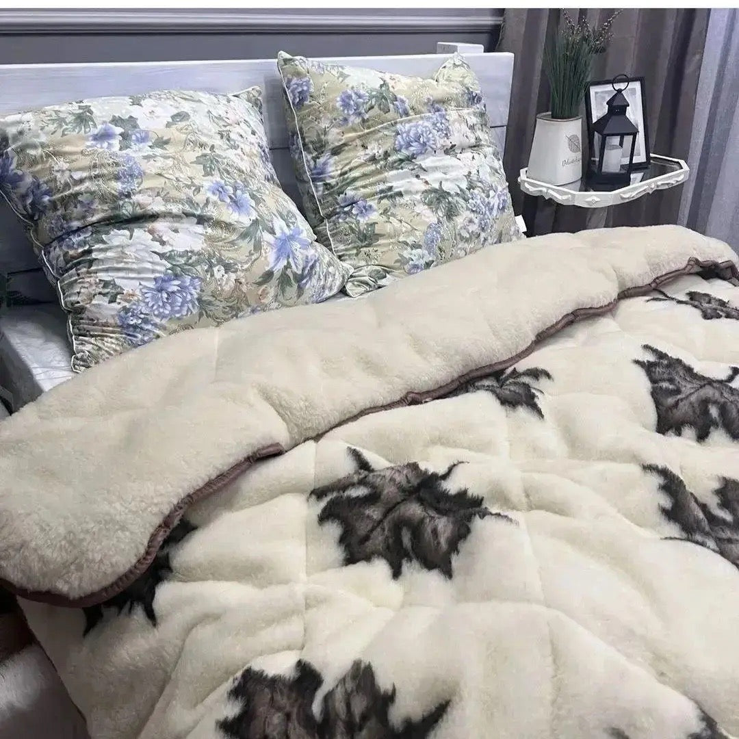 Quilt with maple leaf pattern