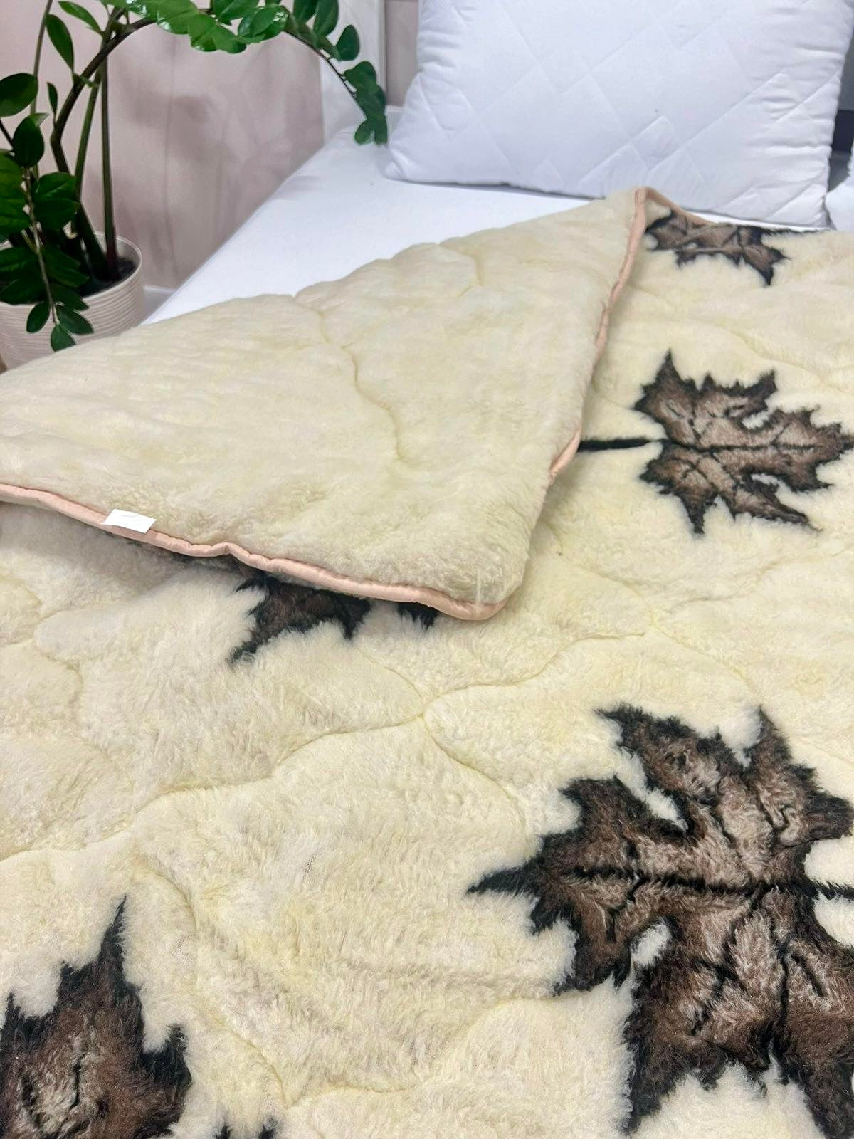 Quilt with maple leaf pattern