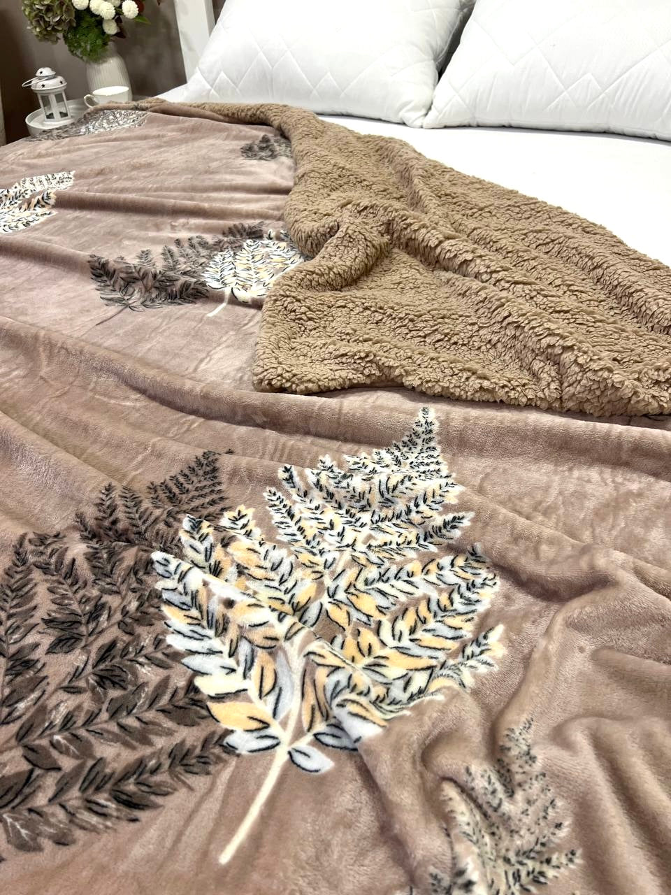 Велюрова ковдра з візерунком