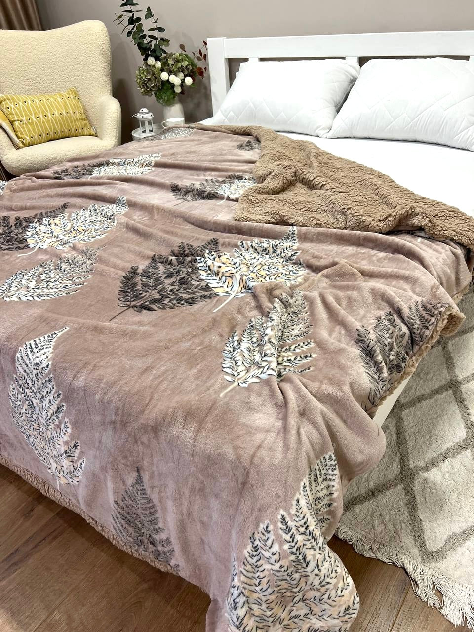 Велюрова ковдра з візерунком