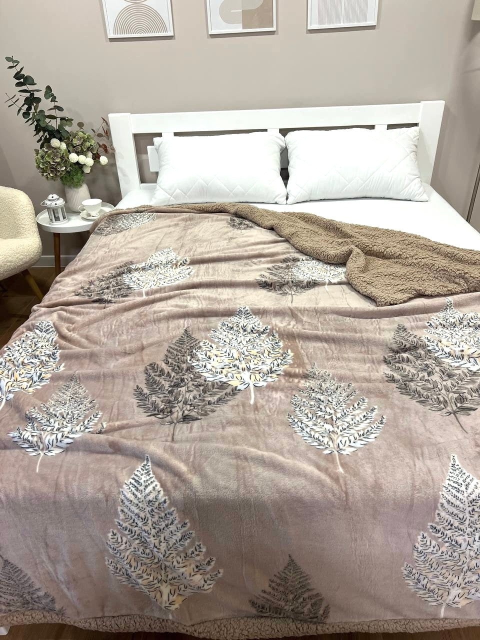 Велюрова ковдра з візерунком