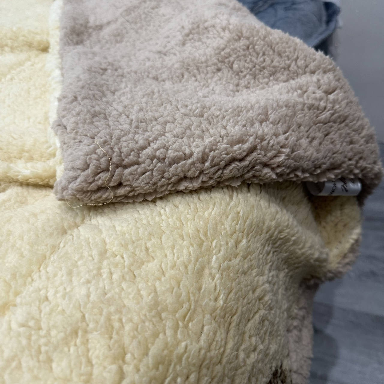 Велюрова ковдра з візерунком