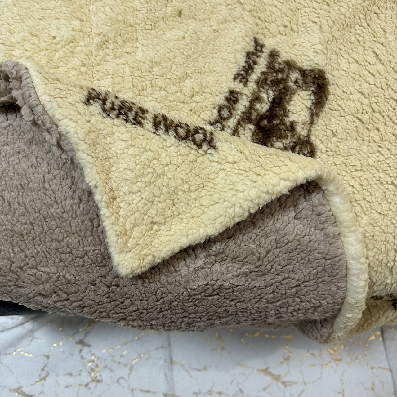 Велюрова ковдра з візерунком