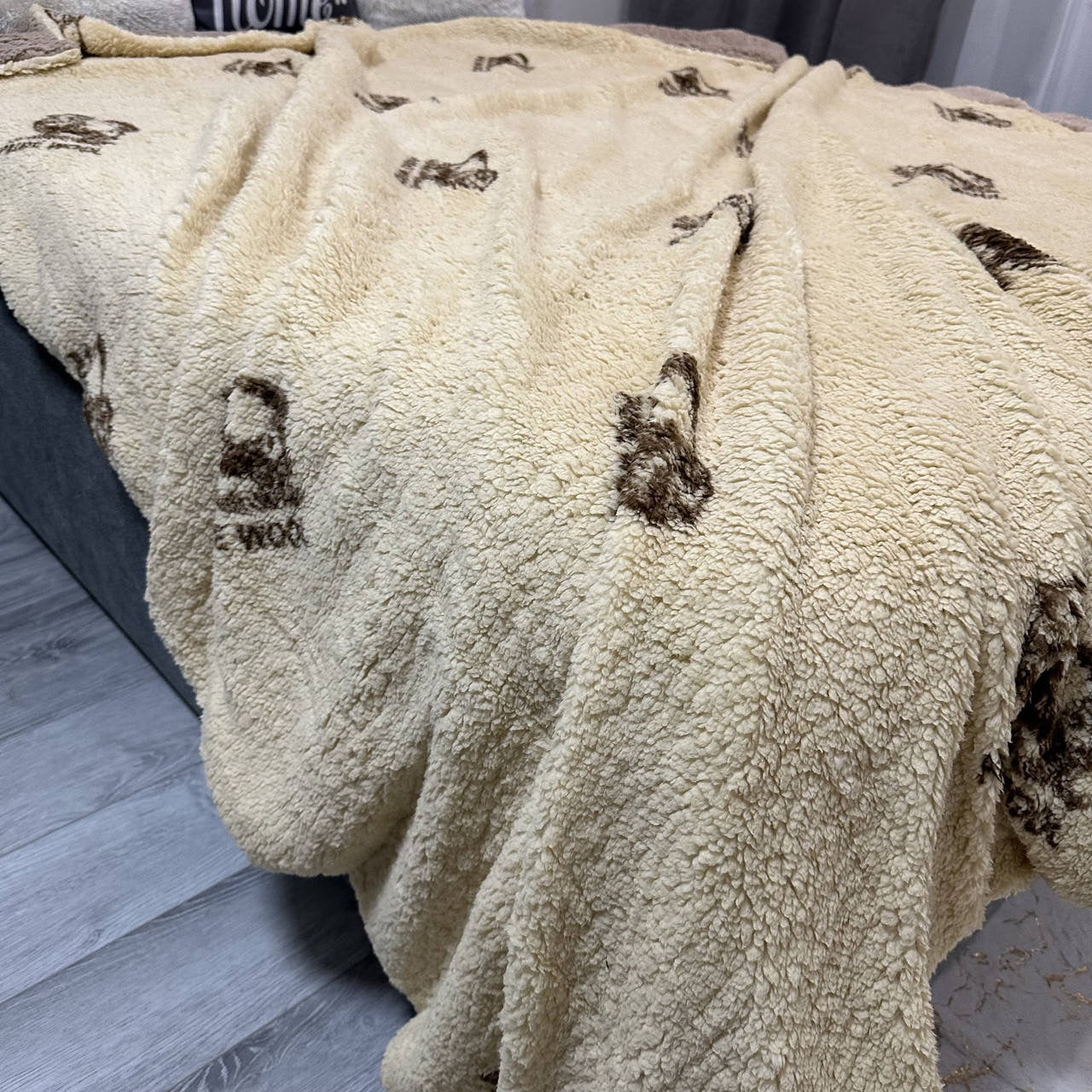 Велюрова ковдра з візерунком