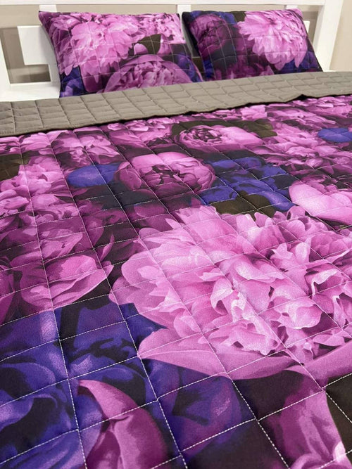 Bedspread with peony patterned pillows