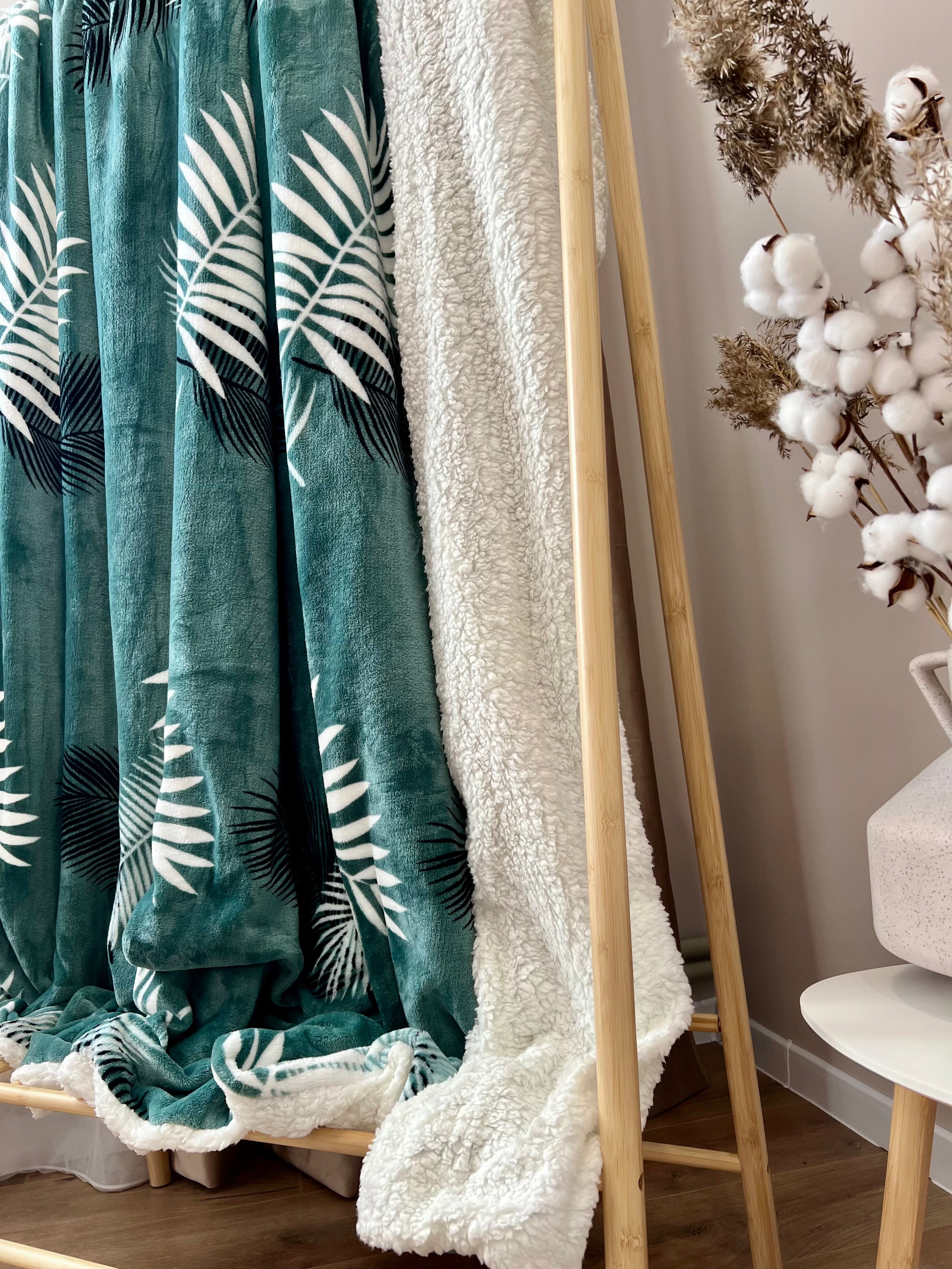 Велюрова ковдра з візерунком