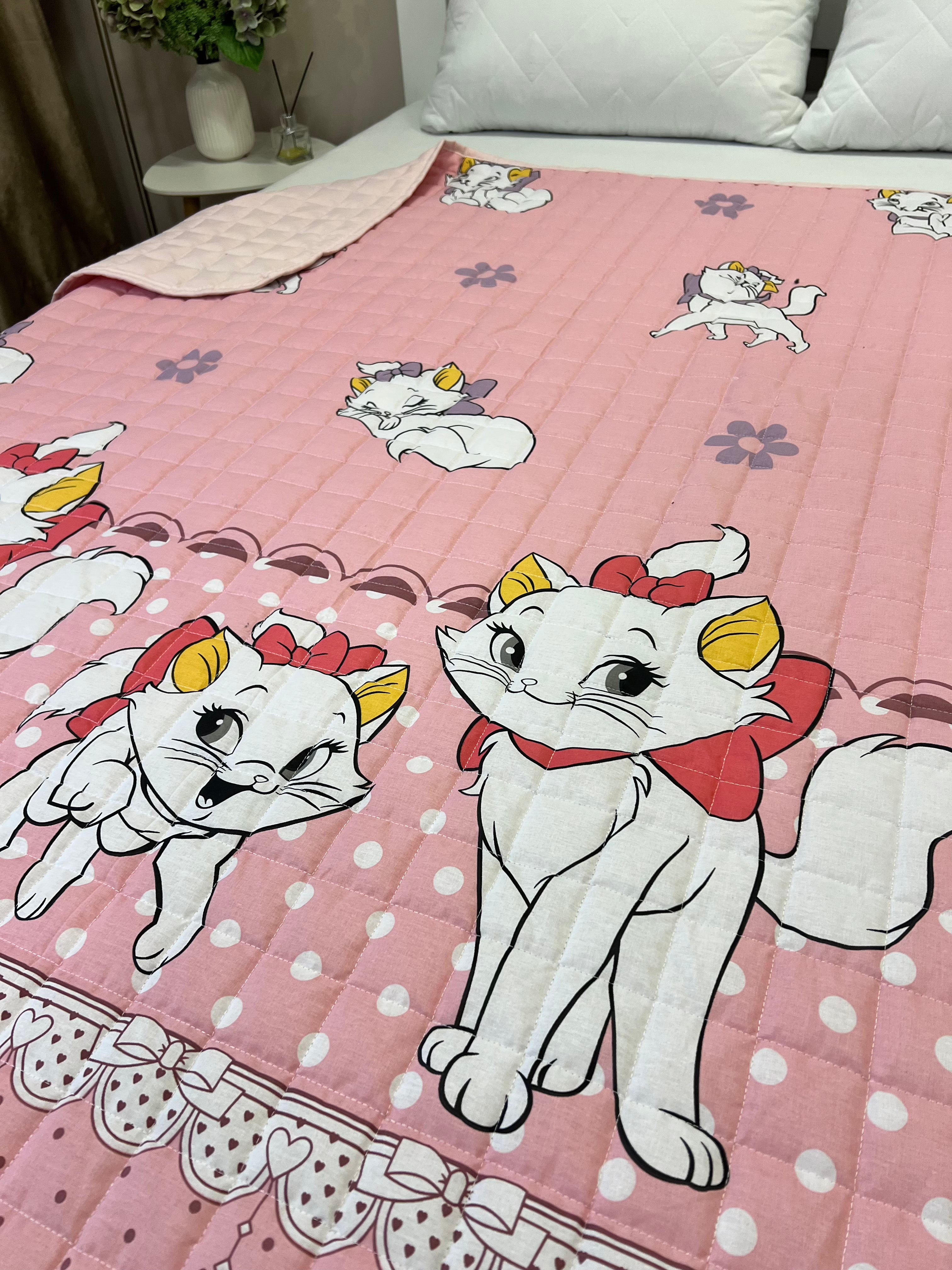 Children's blanket with a cat pattern