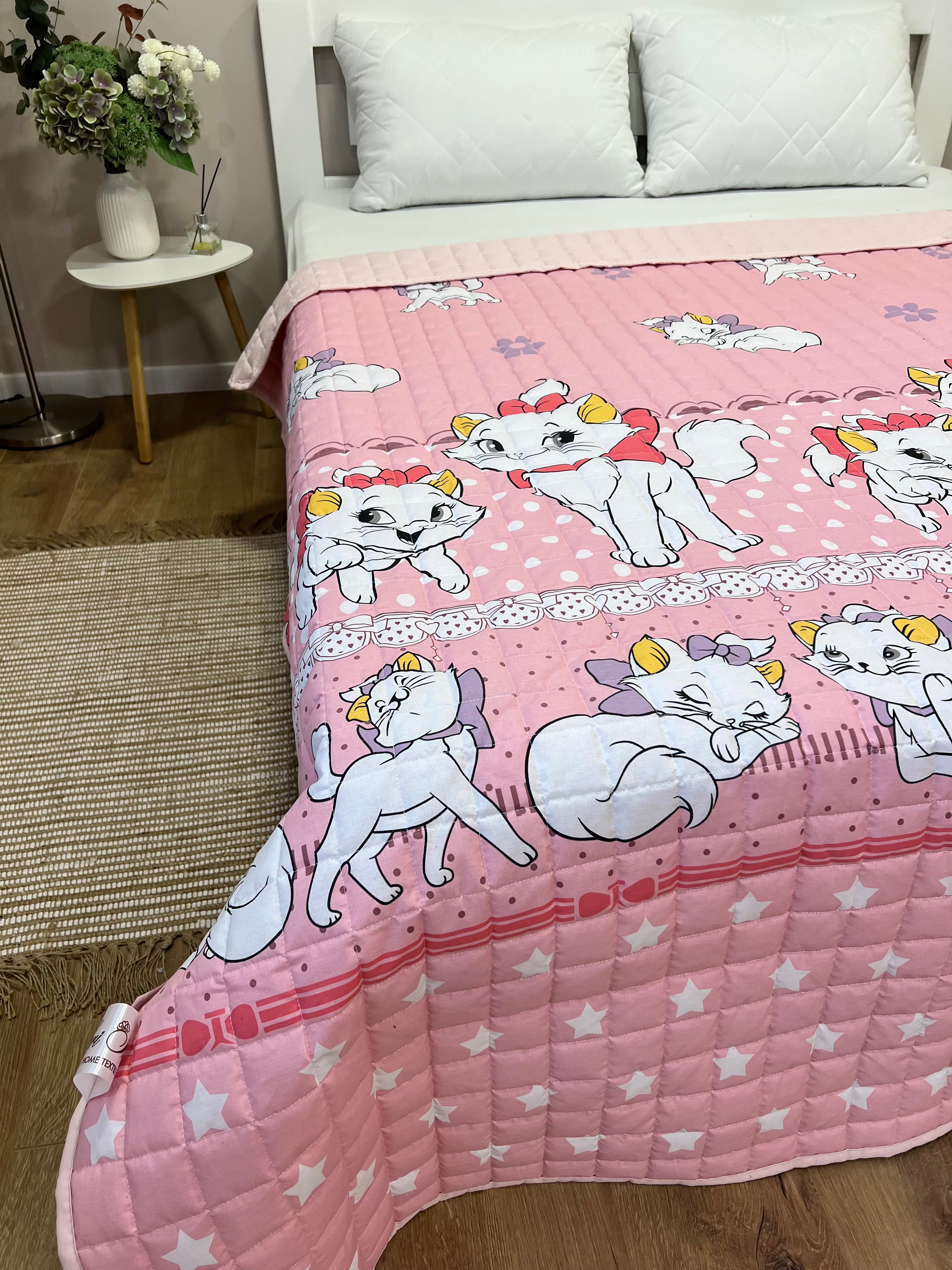 Children's blanket with a cat pattern